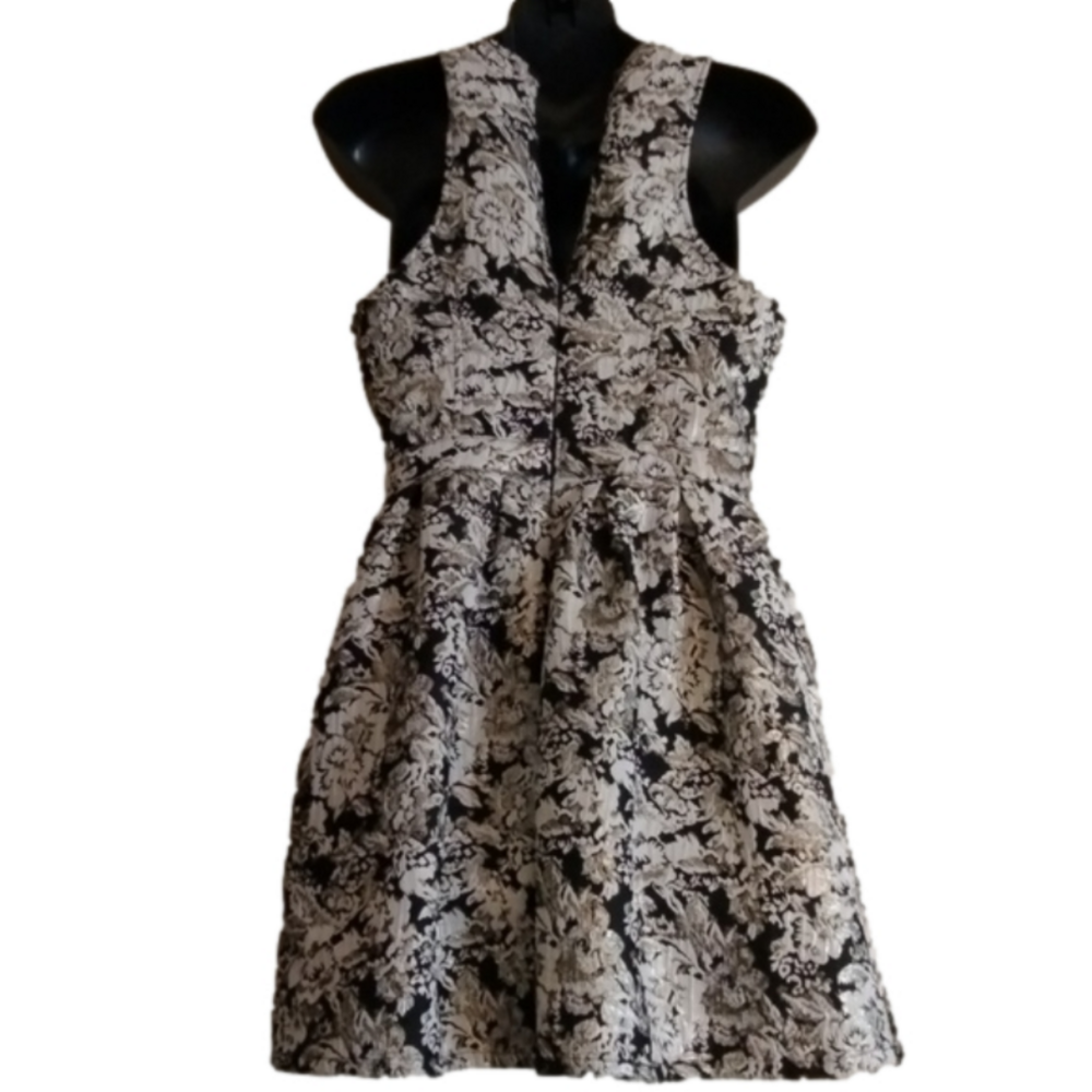 Abercrombie & Fitch Black and silver size small dress. Supercute style! - Picture 5 of 13